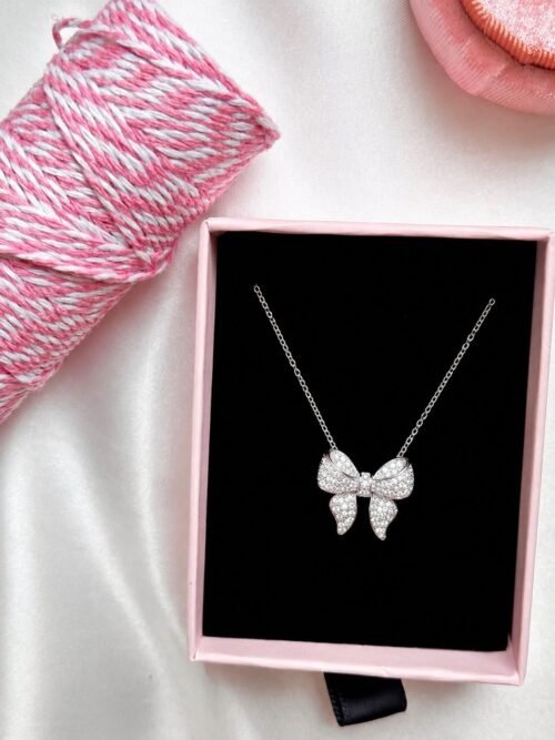 Bow necklace